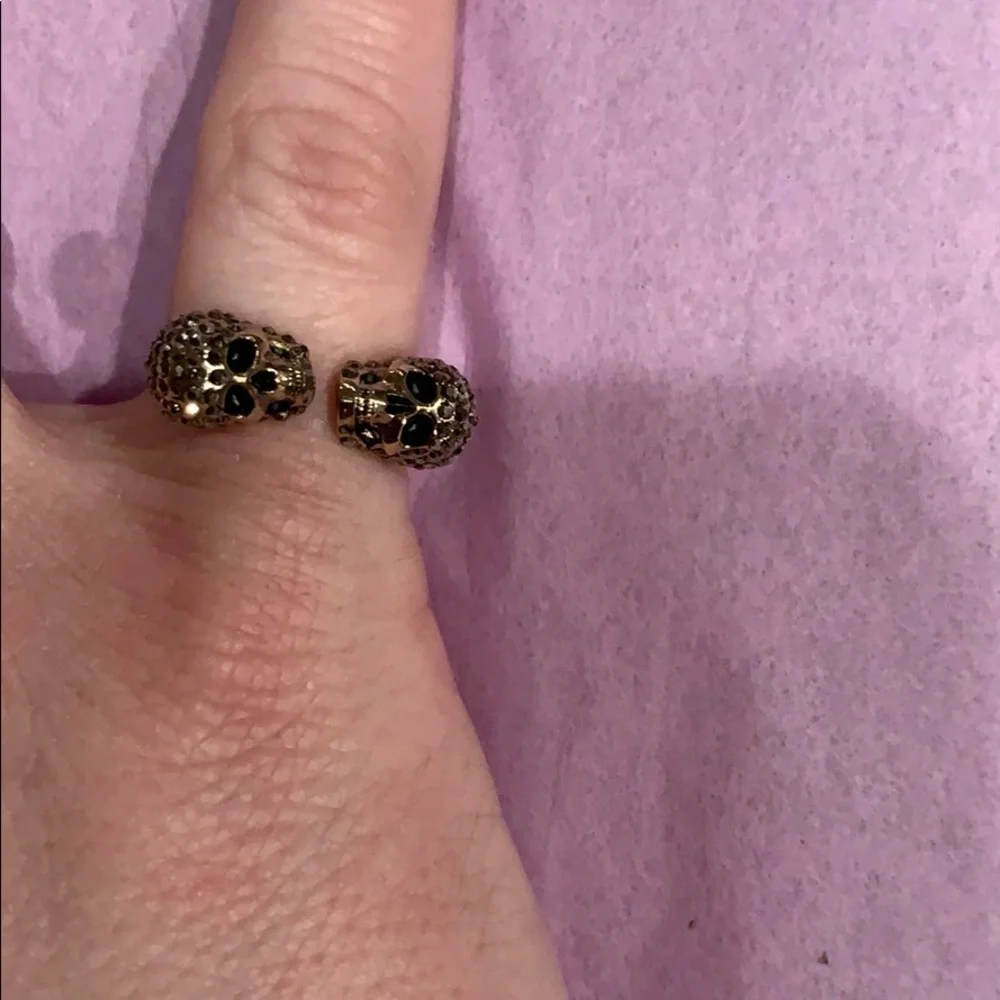 ALEXANDER MCQUEEN Twin Skull Embellished Crystal Ring - Picture 2 of 5